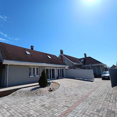 Nikolux Apartman Hajduszoboszlo Ngoại thất bức ảnh
