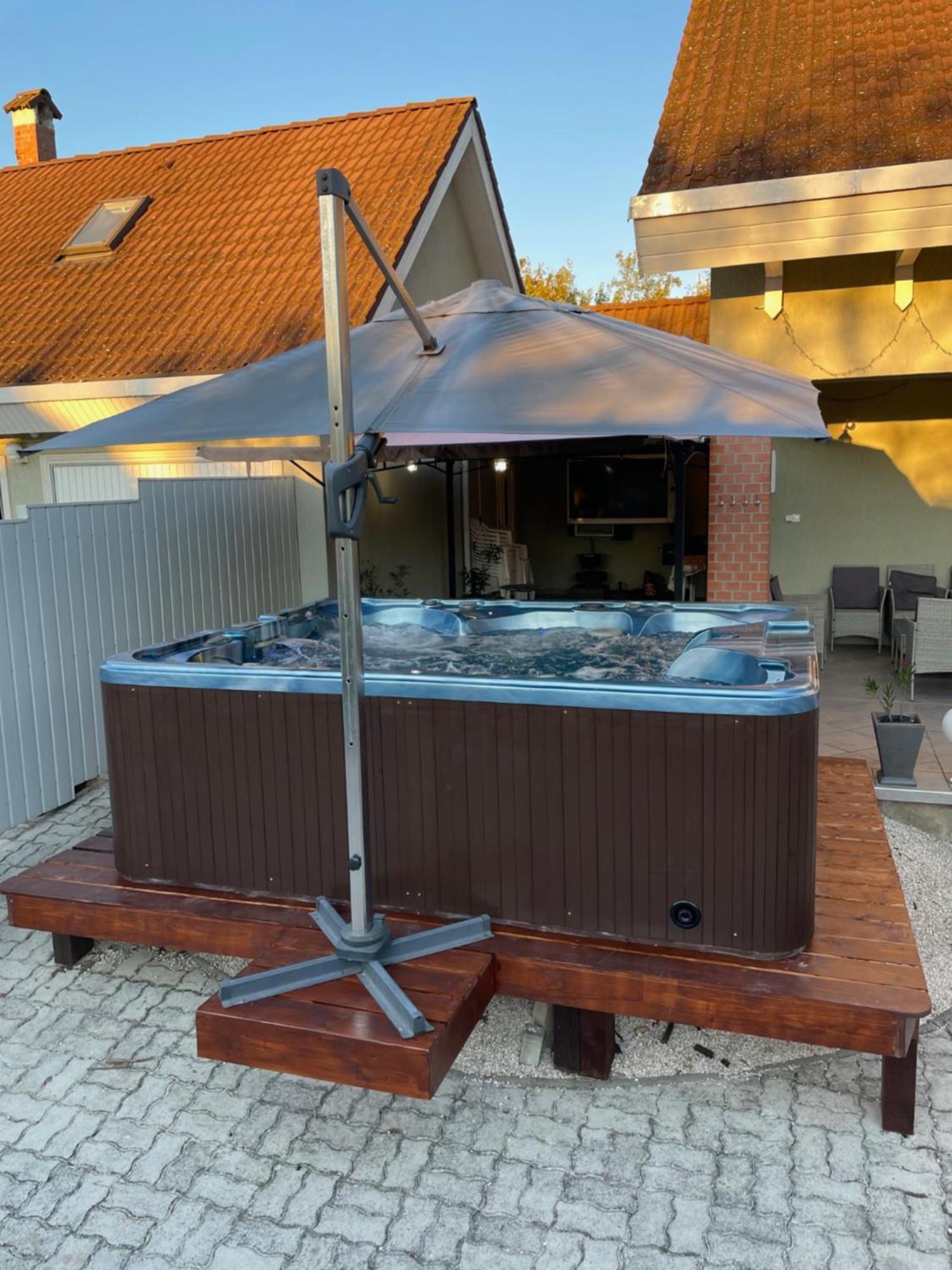 Nikolux Apartman Hajduszoboszlo Ngoại thất bức ảnh