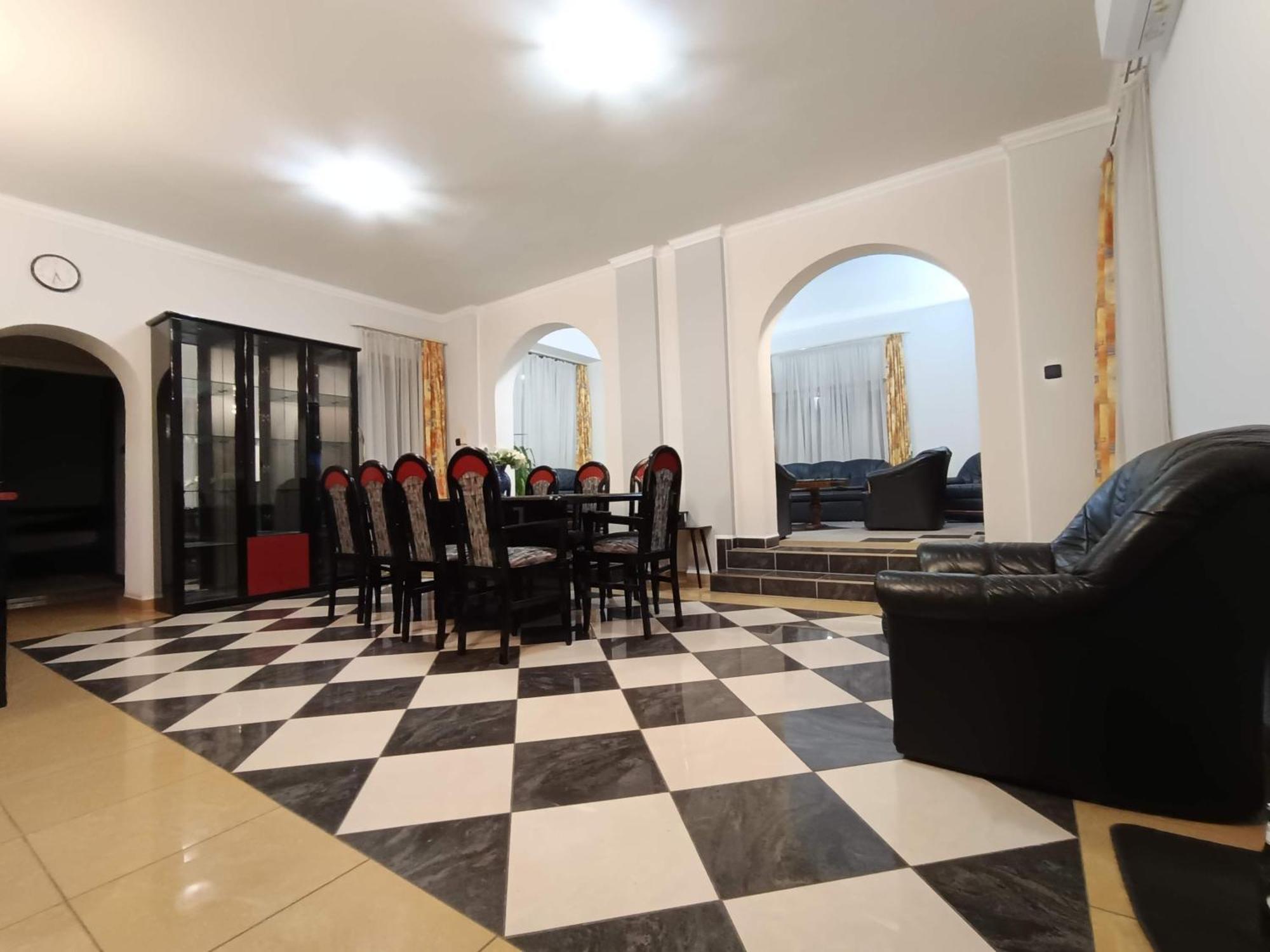 Nikolux Apartman Hajduszoboszlo Ngoại thất bức ảnh