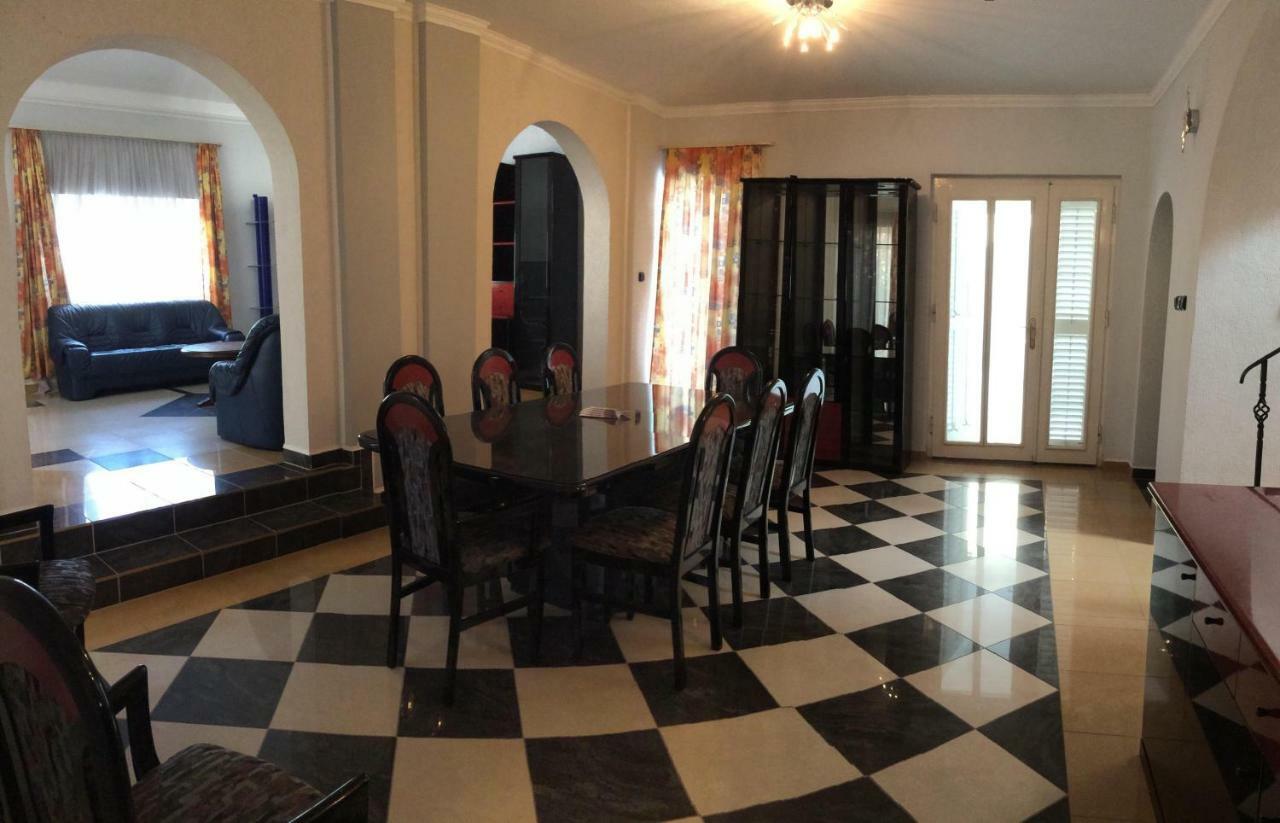 Nikolux Apartman Hajduszoboszlo Ngoại thất bức ảnh