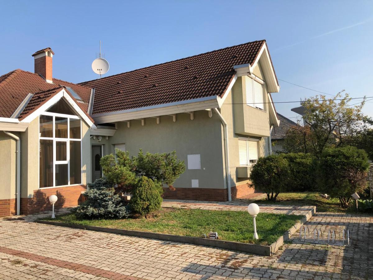 Nikolux Apartman Hajduszoboszlo Ngoại thất bức ảnh